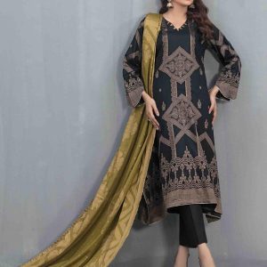 A matching contrast dupatta in Banarasi fabric with plain trousers